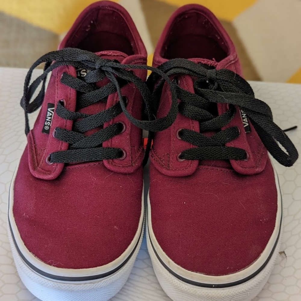 Vans Off The Wall Shoes- Youth Size 4. EUC
